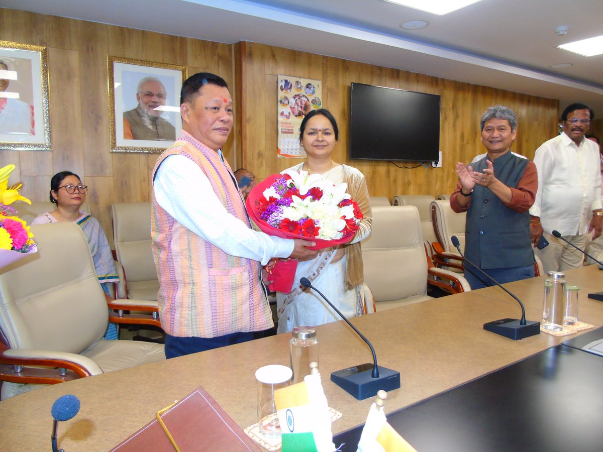 Shri Nirupam Chakma has assumed the charge as Member of the National Commission for Scheduled Tribes on 14.3.2024(FN) following his appointment by Smt. Droupadi Murmu, Hon'ble President of India. #NCST @TribalAffairsIn @PIB_India