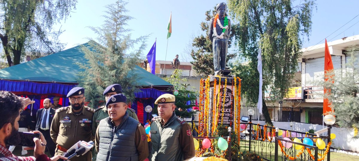 District Police Poonch paid a rich tribute to Shaheed Dy. SP Manjeet Singh at DPO Poonch on his death anniversary.@JmuKmrPolice @ZPHQJammu @digrprange