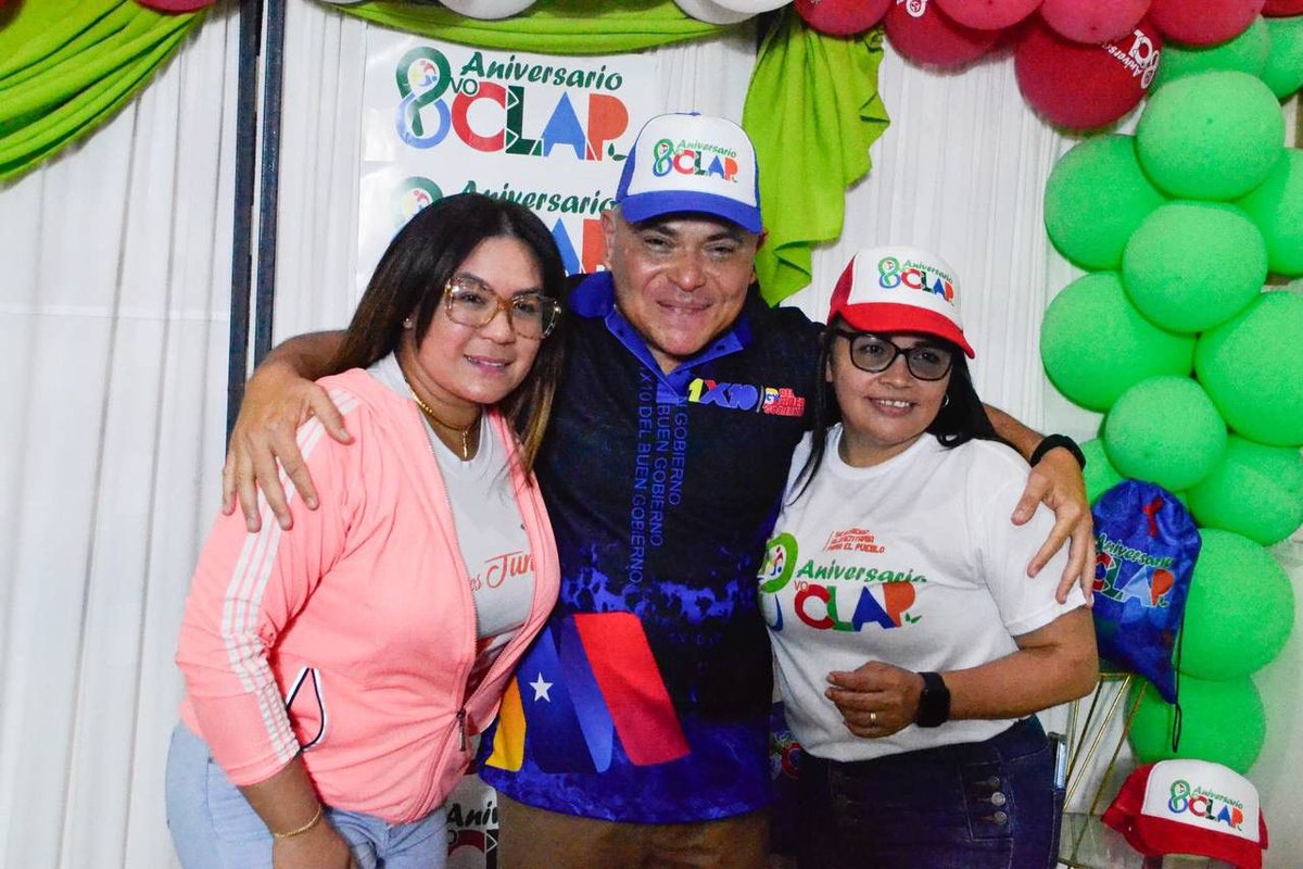 AdolfoP_Oficial's tweet image. #14Mar Celebramos el aniversario número 14 de la Fundación Siamtel que ha apoyado a todo el personal de la Gobernación de Lara con consultas médicas, exámenes, ecografía para los trabajadores. 

Además conversamos y celebramos los 8 años de los CLAP que han batallado cualquier…