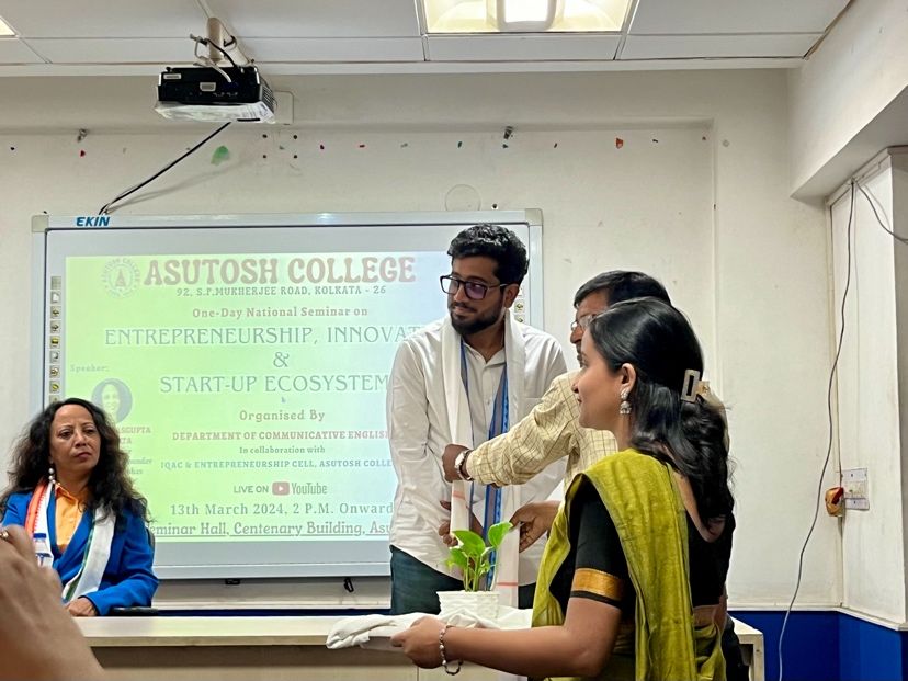iam_rahulbasak's tweet photo. Thank you Asutosh College, Kolkata for having me at the National Entrepreneurship Summit, 2024
It was an absolute honour getting the opportunity to interact with the amazing students.
#entrepreneurship #entrepreneur #ecell https://t.co/SJ6s14z7Dy