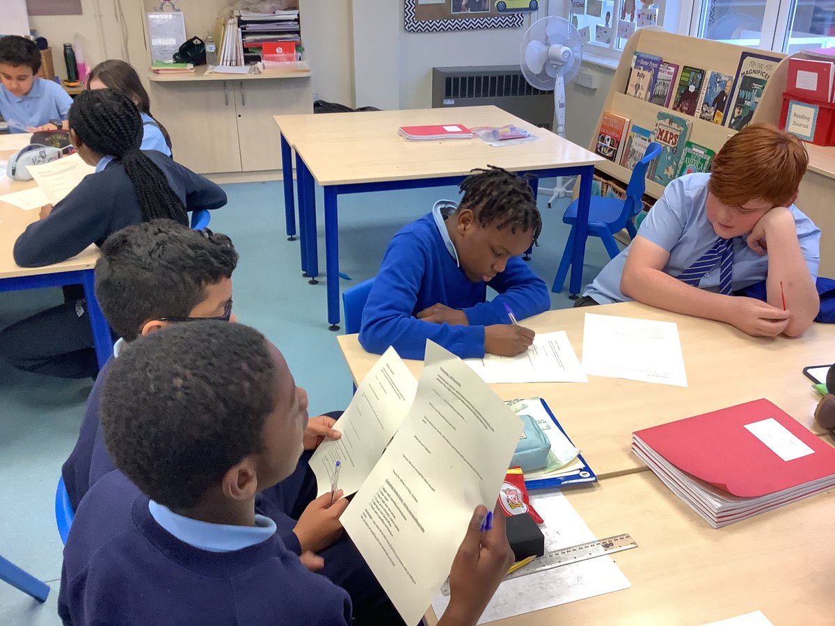 oli_year6's tweet photo. 💻We are creating a script for our own podcast in computing today. 💻 #olipcomputing @DeputyOLI @csergeant3 https://t.co/442d4Qj2xA