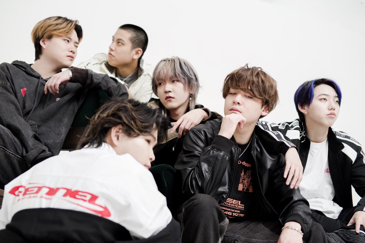 photo_shiba_'s tweet photo. 全員集合目逸らしver https://t.co/la1TnfZYdP