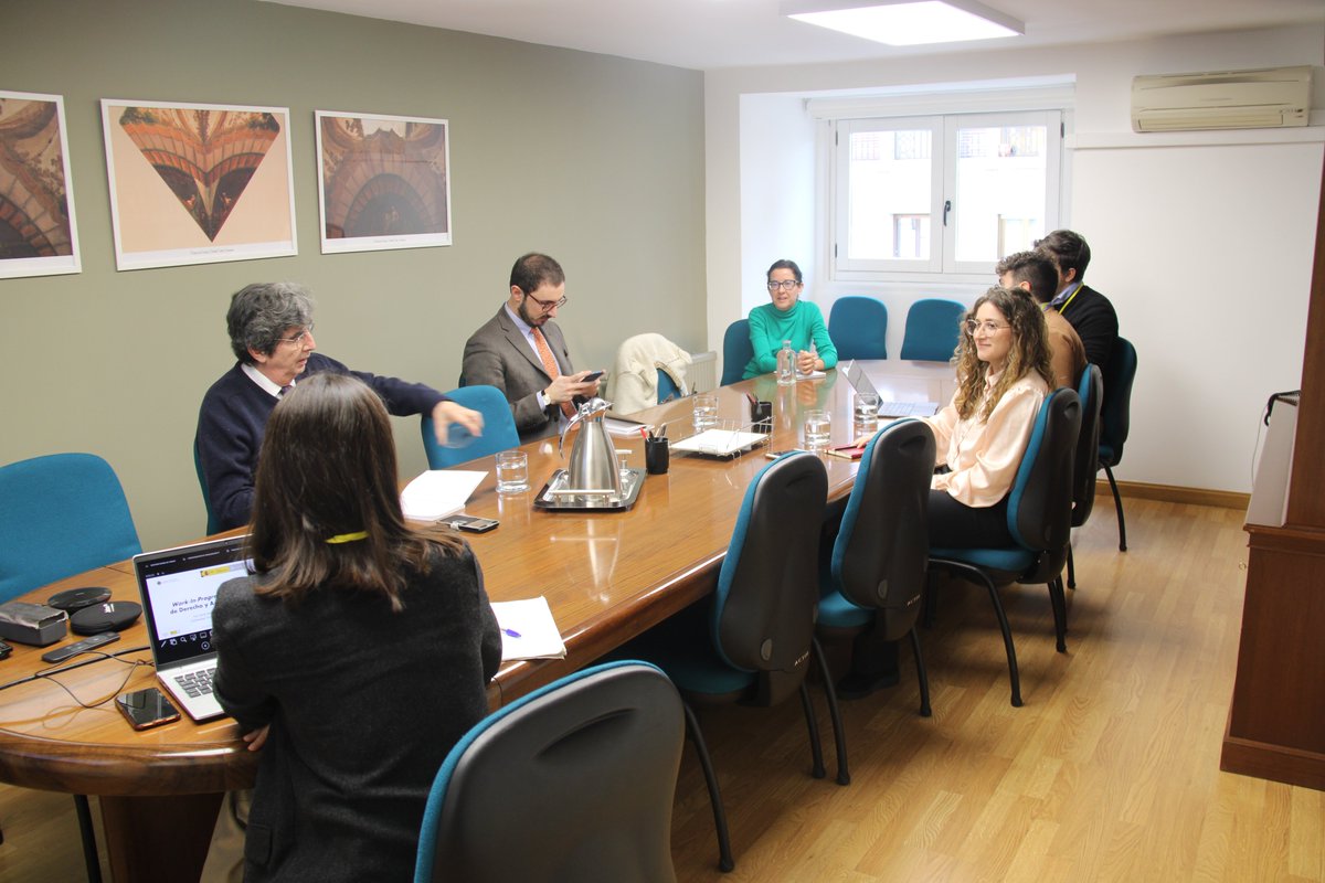 Centro de Estudios Políticos y Constitucionales (@cepcgob) on Twitter photo Nuria Hernández García, investigadora visitante y profesora colaboradora doctora en la <a href="/uchceu/">Universidad CEU UCH</a> ha presentado en el seminario de investigadores su trabajo ‘WIP: Estado de Derecho y Asilo en la UE’, cuando finaliza su estancia en el <a href="/cepcgob/">Centro de Estudios Políticos y Constitucionales</a> Nuria Hernández García, investigadora visitante y profesora colaboradora doctora en la <a href="/uchceu/">Universidad CEU UCH</a> ha presentado en el seminario de investigadores su trabajo ‘WIP: Estado de Derecho y Asilo en la UE’, cuando finaliza su estancia en el <a href="/cepcgob/">Centro de Estudios Políticos y Constitucionales</a>