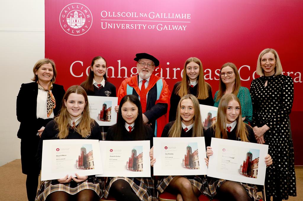 Gradam Aitheantais Speisialta Gaeilge Ollscoil na Gaillimhe/NUIG. Tuilleadh pictiúr...An-éacht! Comhghairdeas libh! #Gaeilge #aplacetobelong <a href="/CeistTrust/">CEIST</a> <a href="/SligoEdCentre/">SligoEducationCentre</a> <a href="/uniofgalway/">Ollscoil na Gaillimhe | University of Galway</a>