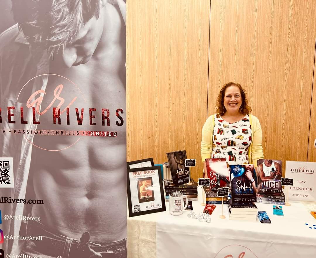 Had a great time at the book signing at Clifton Library last night ~ even met a newsletter subscriber!!!

#cliftonlibrary #authorsigning #arellrivers