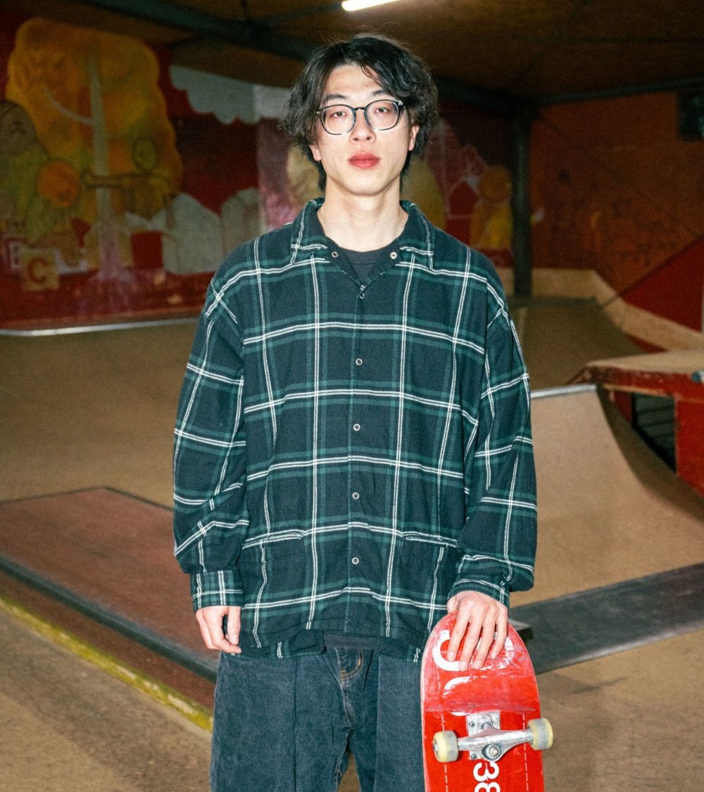 owndays_PR's tweet photo. OWNDAYS×HUAWEI Eyewear 2 をスケーターの石川祐作さんに着用いただきました！

1999年生まれ、北海道・苫小牧出身。
メガネをトレードマークとしたスタイルで活動するスケートボーダー。
OWNDAYSはスポンサーとしてメガネを提供しています。
https://t.co/Zh3R0c2o1x https://t.co/cNFtYS33Ke