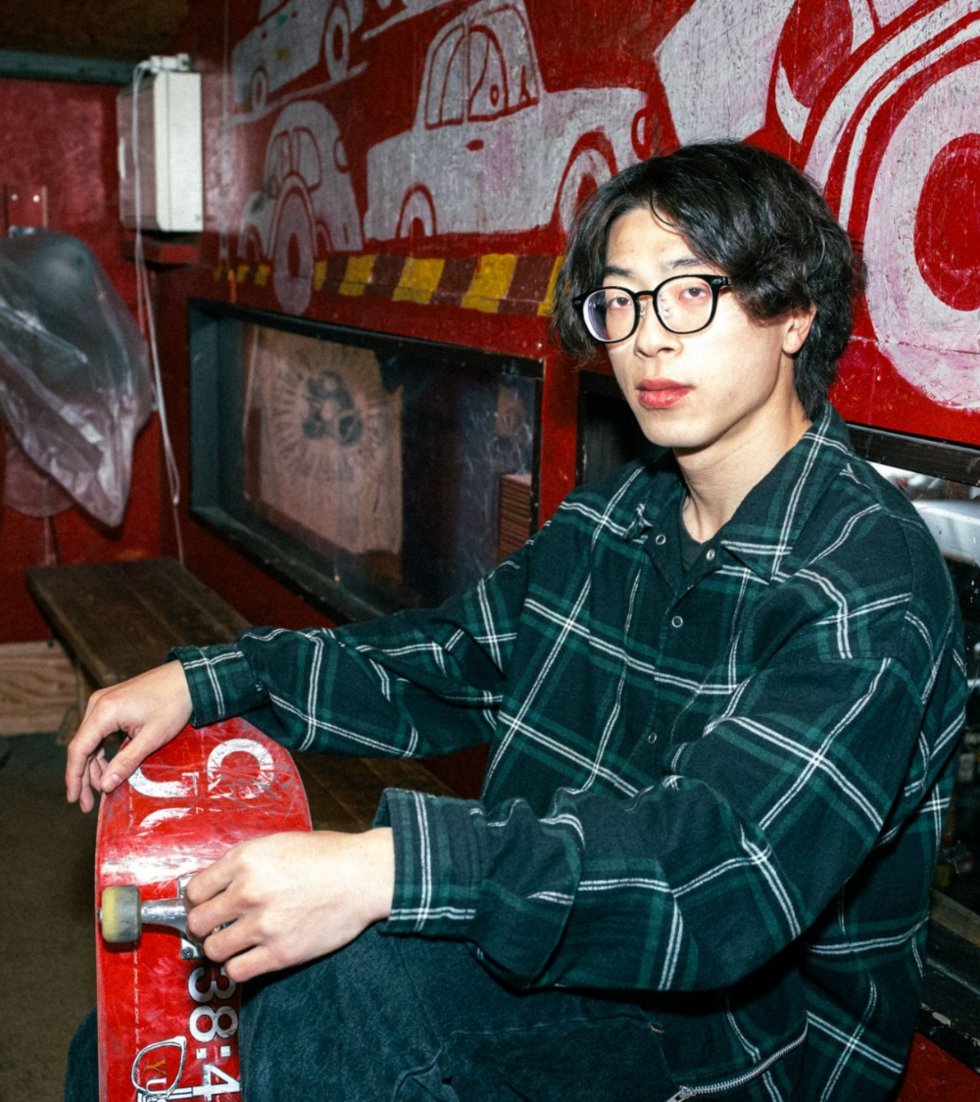 owndays_PR's tweet photo. OWNDAYS×HUAWEI Eyewear 2 をスケーターの石川祐作さんに着用いただきました！

1999年生まれ、北海道・苫小牧出身。
メガネをトレードマークとしたスタイルで活動するスケートボーダー。
OWNDAYSはスポンサーとしてメガネを提供しています。
https://t.co/Zh3R0c2o1x https://t.co/cNFtYS33Ke