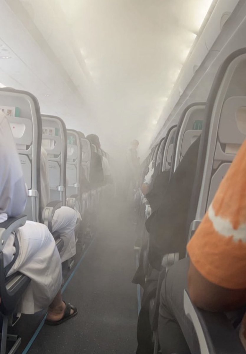 طلع دخان من الطيارة بنص الرحلة يارب انه اندرتيكر