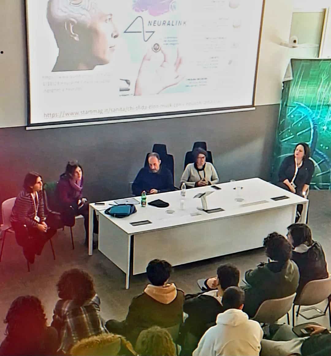 Cnr_Ibbc's tweet photo. 🧠#Seminars and #Roundtable with 50 @Monterotondo_Rm students hosted by @Cnr_Ibbc scientists for the #STEM4H event held as part of the #BrainAwarenessWeek! 💯Thank you to our amazing speakers Dr. Farioli-Vecchioli &amp; Dr. Scardigli!
#NeuralStemCells #brainawareness #CNR
@CNRsocial_ https://t.co/bvK3XHBOxn