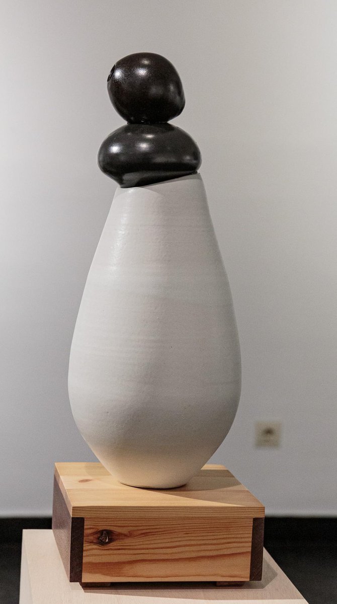 “Soñando con la luna” de Carmen Vila es la exposición que tenemos actualmente en nuestra galería, no dejen de visitarnos.

Obra: Volar sin rumbo.
Porcelana.
Pieza única.

#galeriahaurie #soñandoconlaluna #carmenvila #galeria #artesevilla #culturasevilla #sevillahoy #pintura