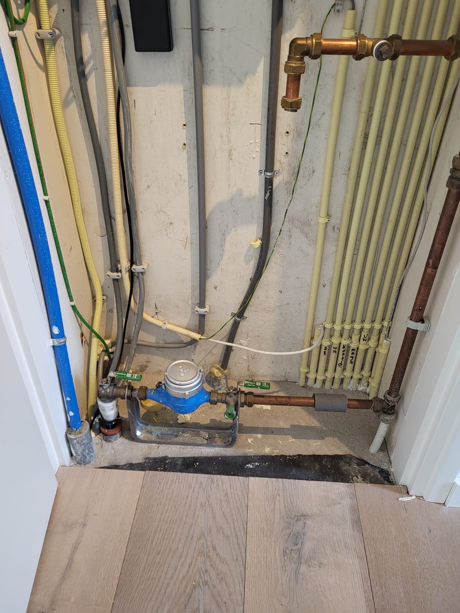 Sluit maar af hoor die gasvelden in Groningen.. Meter vanmorgen vakkundig verwijderd door Enexis #allelectric #gaslooswonen