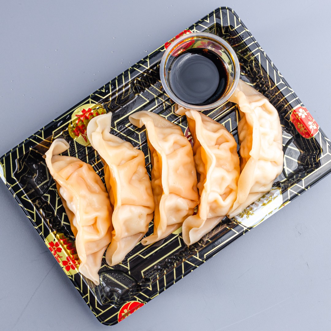 Our Steamed Prawn Gyozas are SHRIMPLY the best 🦐🥟😍 #chowasiankitchen #gyoza #dumplings #sushi #asianfood #onthego #services #servicestationfood