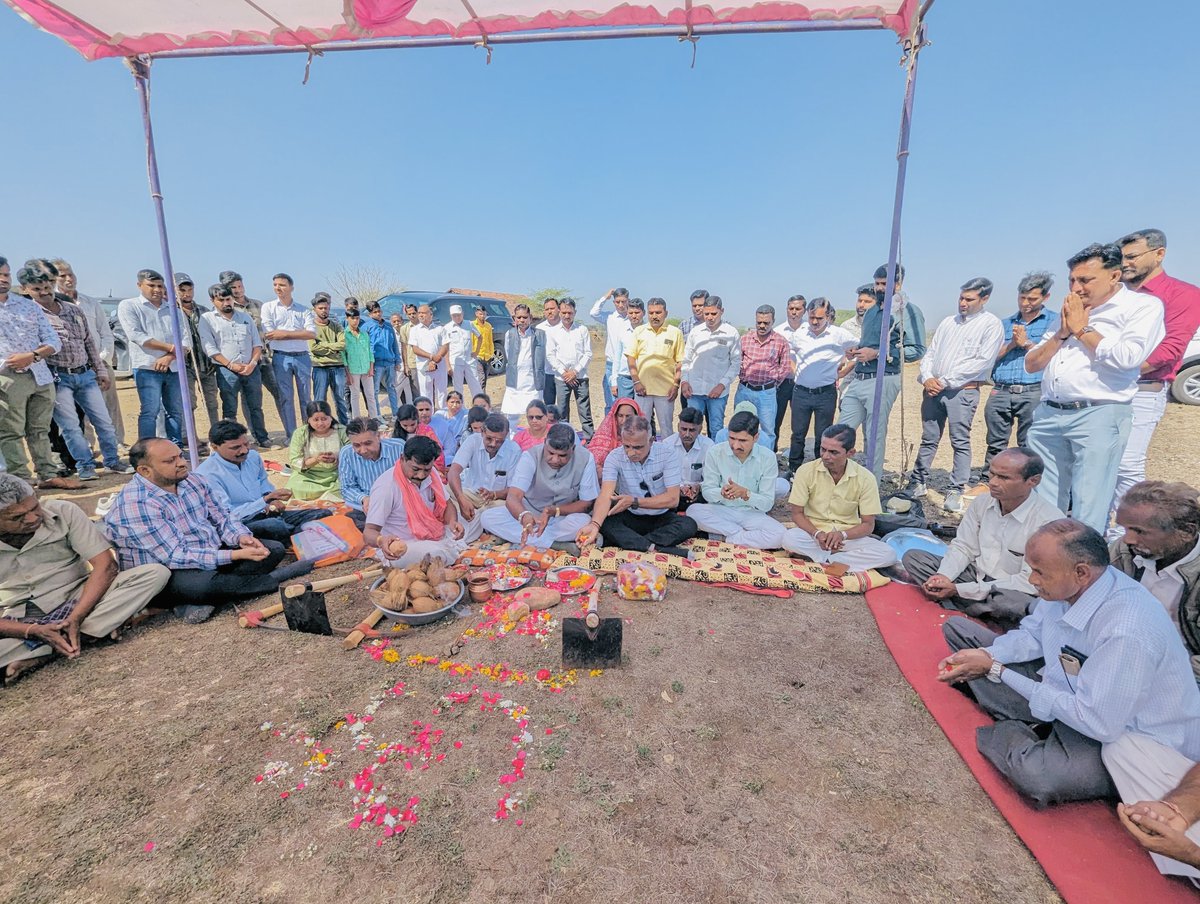 maheshbhuriya's tweet photo. "આરોગ્ય ઉન્નતિનું અવિભાજ્ય અંગ બની રહ્યું છે ઝાલોદ"
આજ રોજ મારા મતક્ષેત્ર ઝાલોદ વિધાનસભા માં સમાવિષ્ટ વરોડ ગામે અંદાજિત રકમ રૂ. ૧ કરોડ ૯ લાખના ખર્ચે નવનિર્મિત થનાર પ્રાથમિક આરોગ્ય કેન્દ્ર-વરોડ નું ખાતમુહૂર્ત કર્યું.
#New #PHC #varod
#jhalod #mla #gujarat https://t.co/jlmJqquWZa
