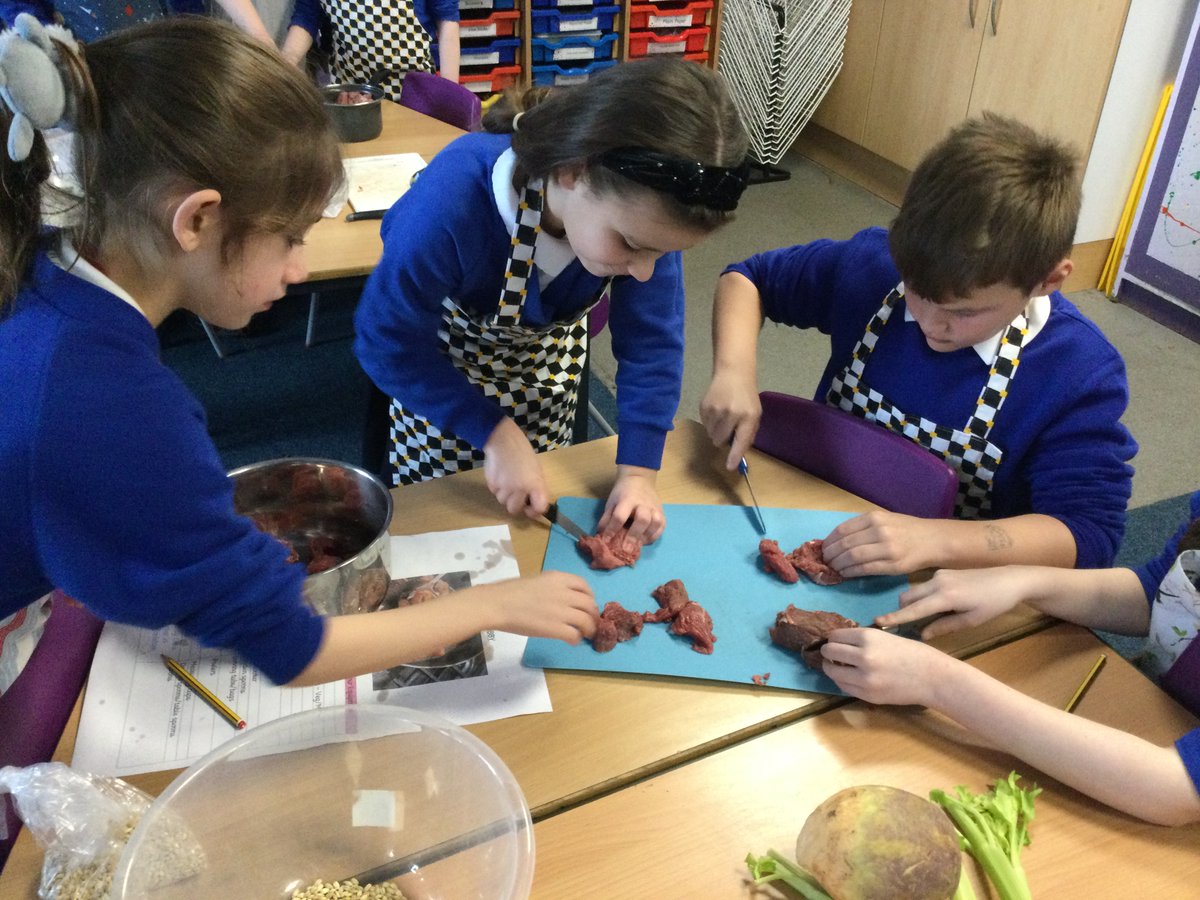 MoorFirst's tweet photo. Amethyst class have had a fantastic D&amp;T day, making Staffordshire Lobby. They have now been able to progress their cutting abilities by using a bridge hold and claw grip. A big shout out to Chris and Mick's Butchers in Biddulph for supplying us with quality free ingredients. https://t.co/xK9M66po3h