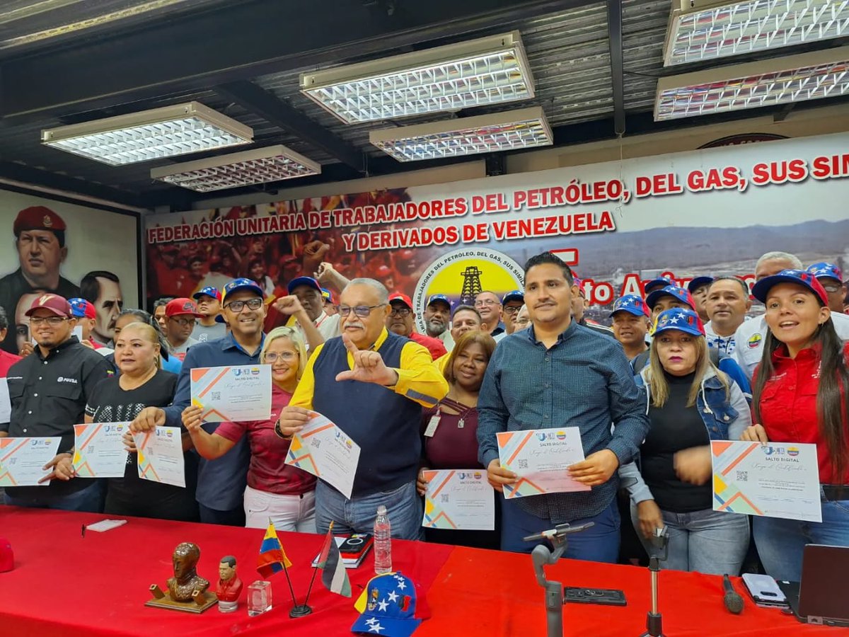 Hoy #13Mar desde la #FUTPV realizamos el primer Taller de Métrica y Utilidades de las Redes Sociales para la Batalla dictado por el Facilitador @hectormarquezve2024 dirigido a los sindicatos de base. 

Gracias al camarada <a href="/cberbeci/">Cris Berbeci</a> por su apoyo a la clase obrera!

<a href="/NicolasMaduro/">Nicolás Maduro</a>