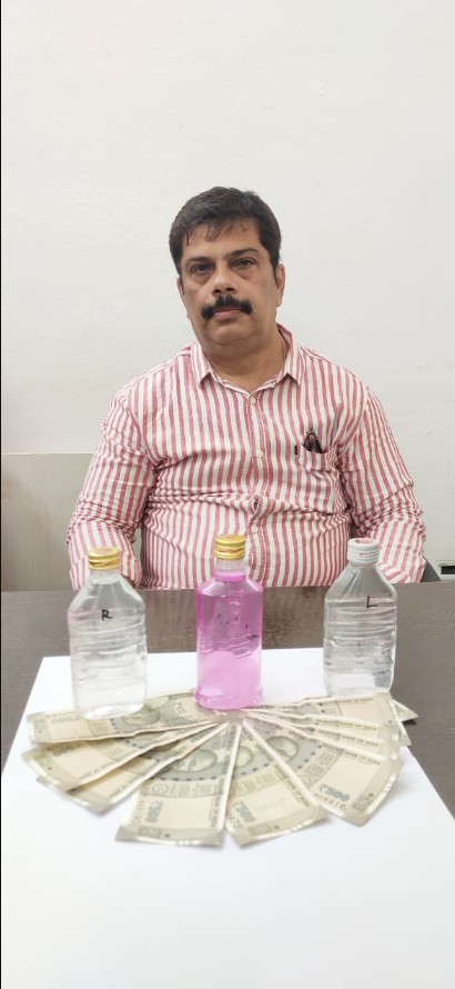 KINGSNEWS7's tweet image. Senior Assistant Saraf Ramesh at Nehro Zoological Park, Hyderabad, was caught by the Anti Corruption Bureau for accepting a bribe of Rs 5,000 from complainant Md Azam Shareef for showing official favor. 
#ACB #Onalert #Telangana #Nehrozoo #HyderabadLiberationDay @KINGSNEWS7