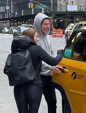 Şu piçi her gördüğümde aralıksız sövmeye başlıyorum. Baban el aleme çakma göt takacağına önce şu gemi yelkeni gibi burnunu düzeltseydi. amk gargameli