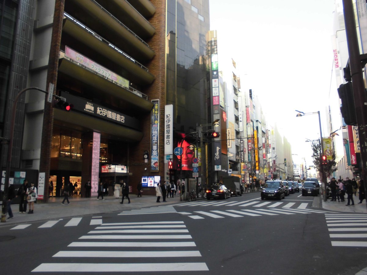 Sea1868Yuki's tweet photo. 自己憐憫が過ぎる文章ばかりだが、更に自分を慰めようとフィッツジェラルド『夜はやさし』を新宿の紀伊國屋書店で購入。精神科医と精神病患者の娘の恋や三角関係などか。そういえば私の父も精神疾患だった。私も双極性障害等。でも叔父や姉は違うから遺伝という訳でもなく私はほぼ自業自得である（涙） https://t.co/d1uQAEyp42