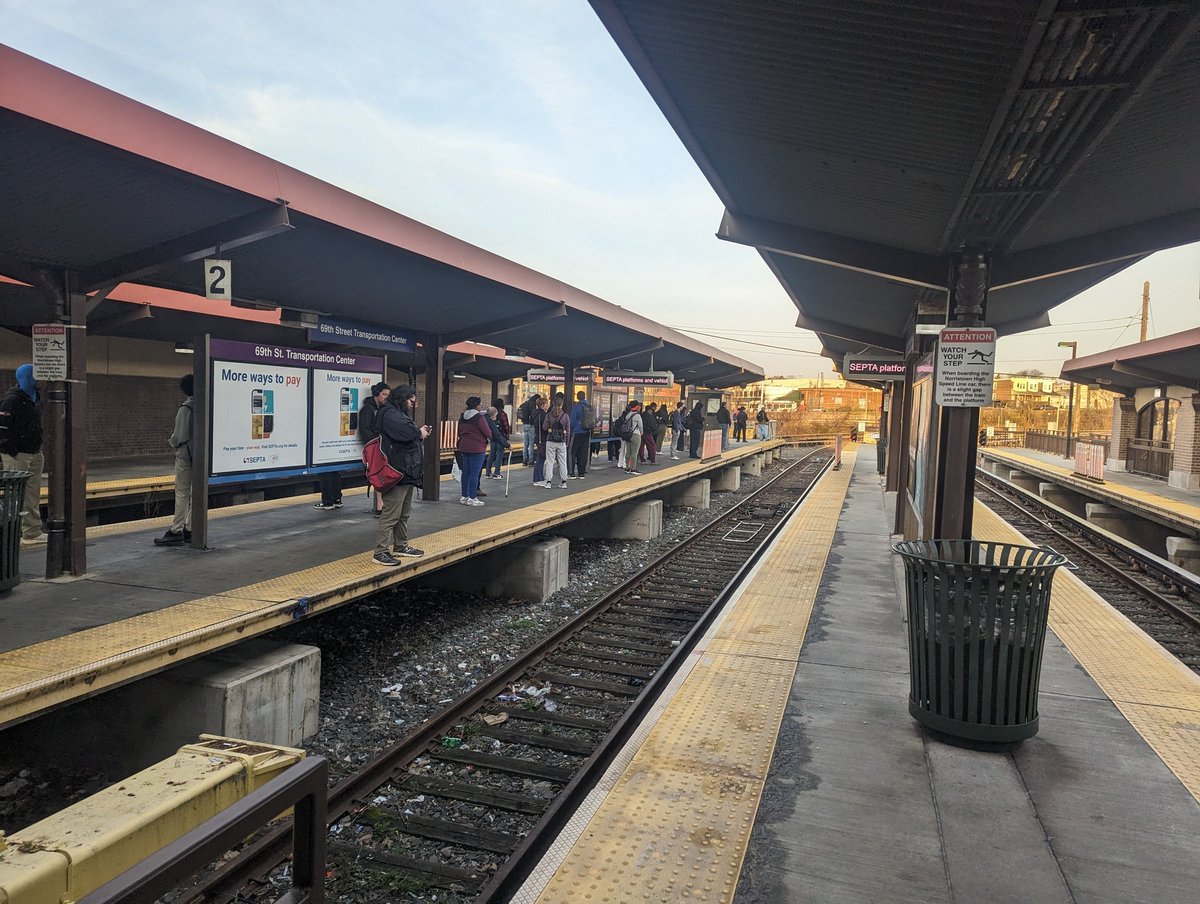 BigSeanT's tweet photo. @SEPTA @SEPTA_SOCIAL where is the shuttle bus picking up? You've got 30 people waiting on the tracks at 69th St and no SEPTA staff directing people where to go. Other staff in the station don't seem to know what is going on. https://t.co/3j06jKRdEJ
