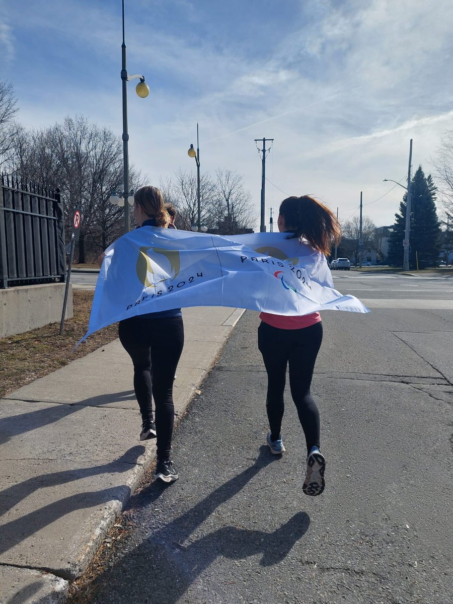 franceaucanada's tweet photo. And that marks the end of our #TerredeJeux2024 race 🏃‍♀️ 🏃‍♂️  in Ottawa!  We now pass the baton to @lyceeCalgary 🇨🇦 to continue 🧗‍♂️ 🧗‍♀️the #RelaisAutourduMonde 🌎

Let's keep it going for @Paris2024 &amp; @francediplo https://t.co/smexH3FMiJ