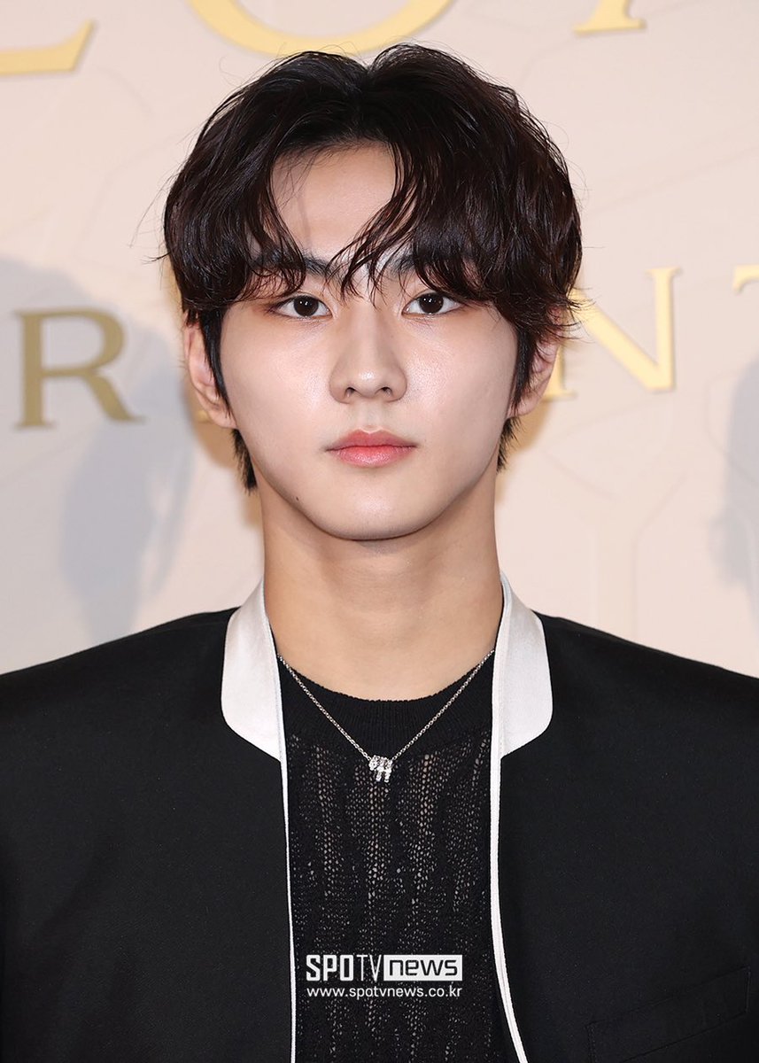 EN7ernally's tweet photo. jungwon at the bvlgari event ❤️‍🔥 
           
2023                                              2024 https://t.co/hCqjMhVTSA