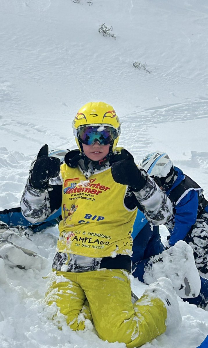 EdenhurstSchool's tweet photo. Last day of snow after lunch in Pampeago @EPSHead #ski24 https://t.co/Upx6NL8l7r