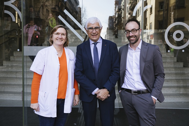 Manel Balcells, Minister of Health, attends surgery at the Hospital Clínic de Barcelona using Rob Surgical's Bitrack System. Learn more: surgicalroboticstechnology.com/news/manel-bal… #robotics #roboticsurgery #surgicalrobotics #surgicalroboticstechnology #healthcare #medicaldevices