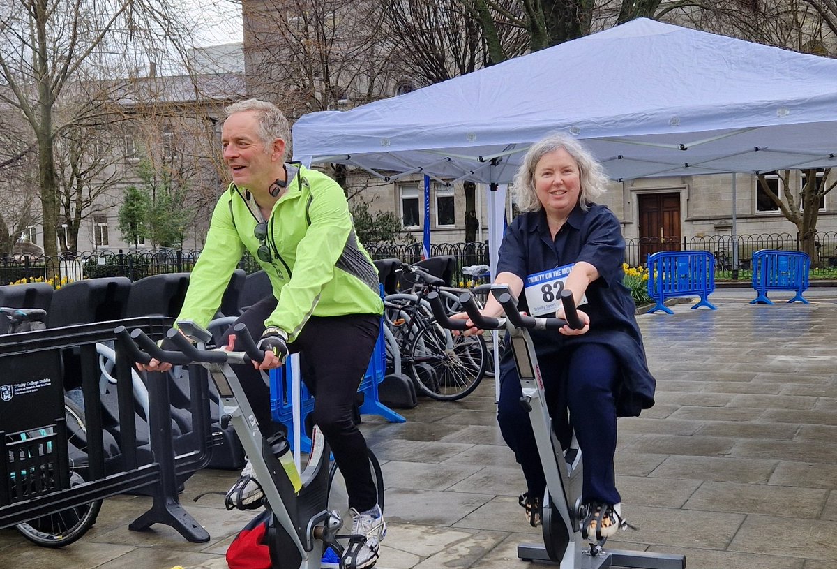 Provost @LindaDoyle and Registrar Neville Cox leading by example for #trinityonthemove this morning 🚴‍♂️🚴‍♀️ All funds raised go to Student Hardship Fund tcd.ie/alumni/inspiri…