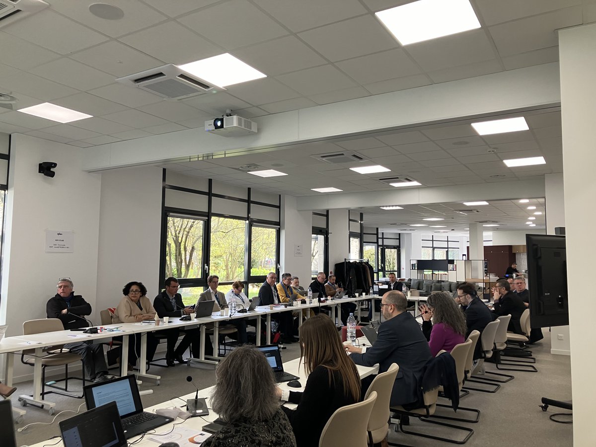 AFNIC's tweet photo. Comité de concertation Utilisateurs et Bureaux d'enregistrement aujourd'hui dans nos nouveaux locaux. Un moment important avec nos membres pour échanger sur les futures orientations de l'Afnic et de la gestion du .fr.

#Afnic #InternetMadeInFrance #PointFR https://t.co/4KGAtyyTLF