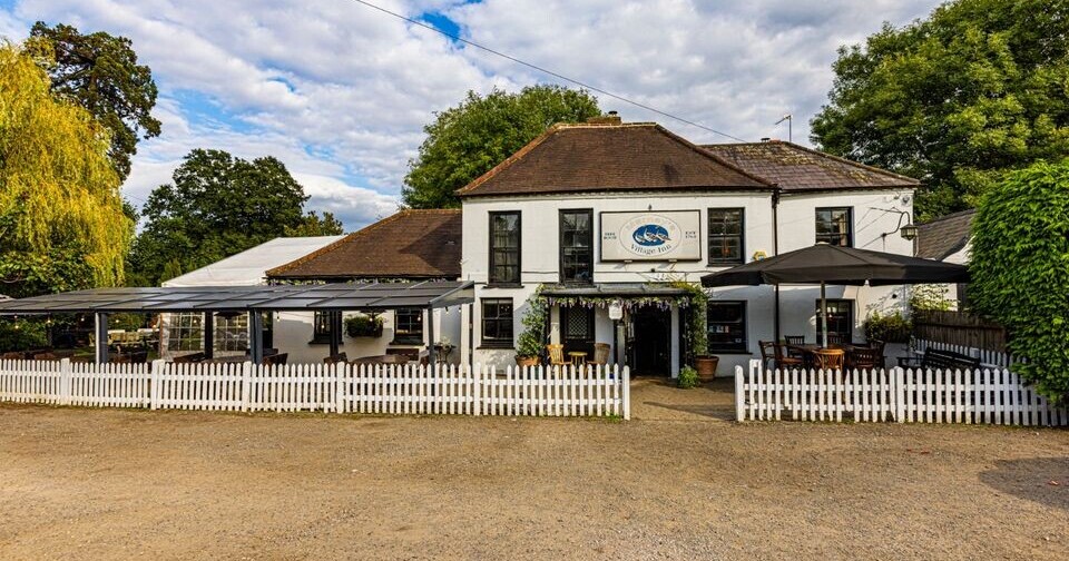 MarneysPub's tweet photo. If you are planning a day trip to Hampton Court, it’s worth the five minute drive to enjoy this unique establishment. Our tasty feel-good food is cooked fresh to order and our menu changes with the seasons.
#HamptonCourt #DayTrip #SeasonalMenu #FreshToOrder https://t.co/i5QFL6Z3Us