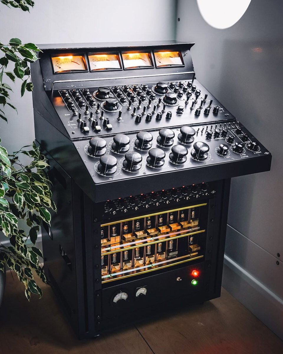 #TBT
⁣⁠Incredible Universal Audio all-tube mixer from the 1960s. Can't find out much more info about this from the web but LOOK at this thing!⁣⁠ 😎⁠
⁣⁠
📸 @funkyjunkltd⁣⁠
⁣⁠
⁣#universalaudio #UA #varia #musicproduction #studiolife #recordinglife #recordingstudio