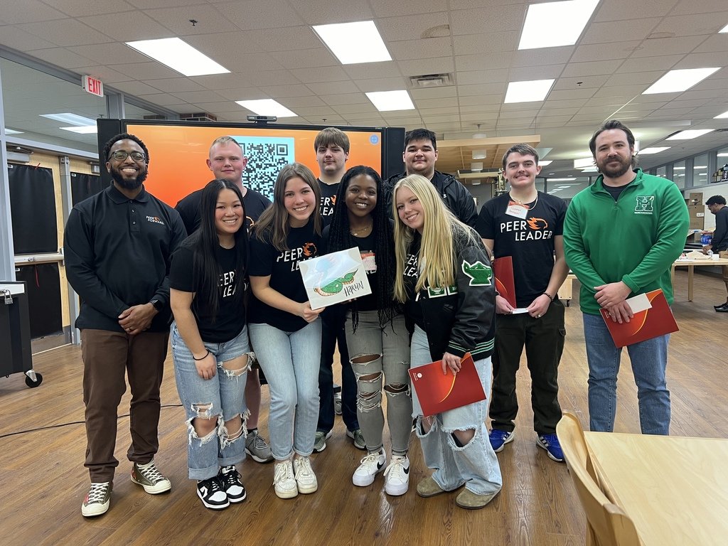 HISDSuperDragon's tweet image. Green Dragon Peer Forward students had a great time yesterday in Hazard with College Coach Tim Spicer. Tim is on this season of Survivor! 🐉 #DragonLeaders #peerforward