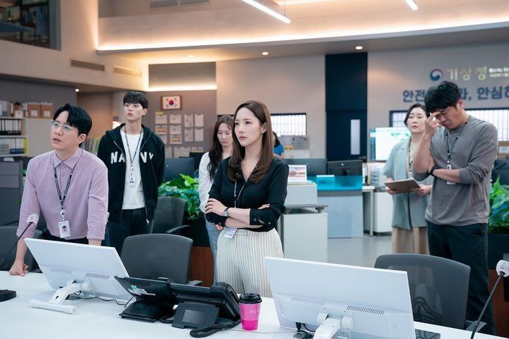 Macam - macam pekerjaan
unik &amp; tidak biasa di •kdm• 
a thread :

1. Karyawan bmkg