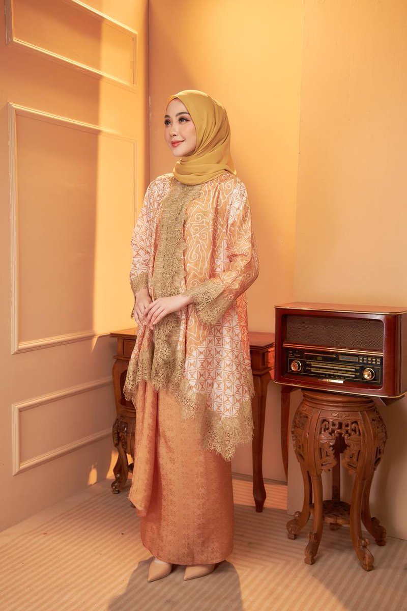 ketengahketepi's tweet photo. Tahun ni baju raya brick orange brand mana paling cantik? 

I tetap rasa baju ni paling indah mata memandang n nmpk mhal😍, tp tula kejap je sold out, nsib baik dia open preorder balik, sempat nk pakai raya💃🏼

beli kat sini
https://t.co/FpN0u6NeK9 https://t.co/djqPOPx3XV