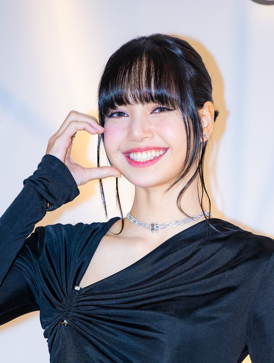blackpinkbabo's tweet photo. BABY LISA AT BULGARI KOREA 💛 https://t.co/qnlfHqX9W4