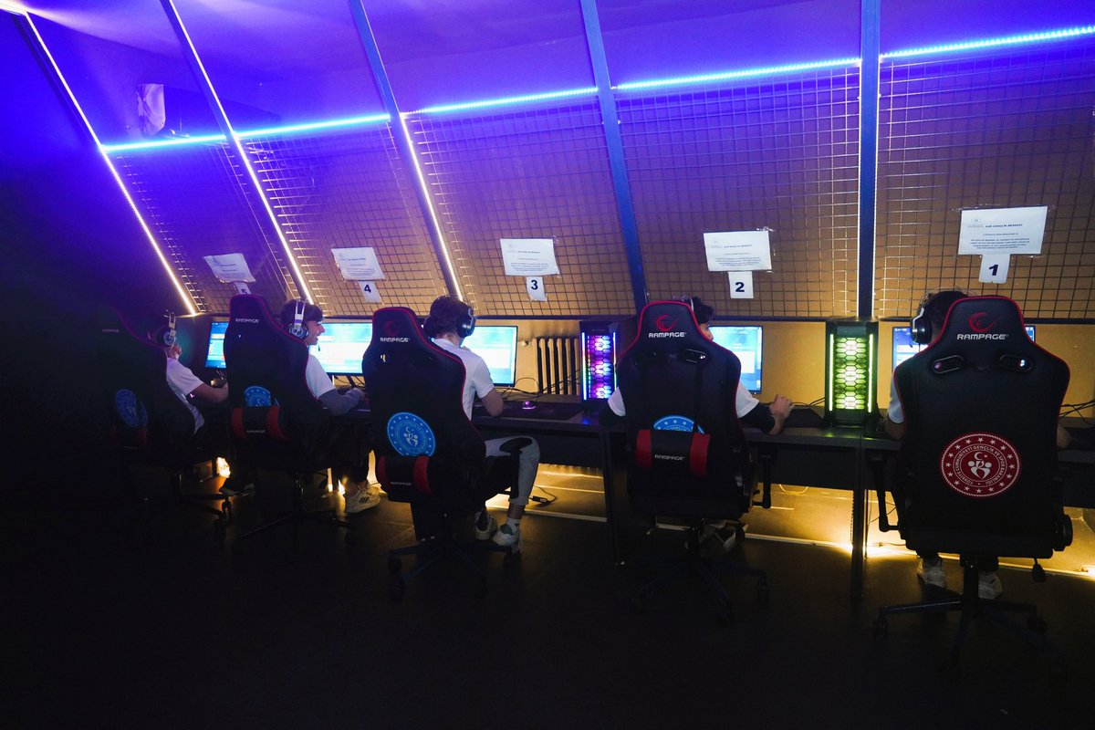 diyarbakirbld's tweet photo. E-Spor Valorant Turnuvamız tamamlandı 👨‍💻 ⚔️

Kıran kırana geçen E-Spor Valorant Turnuvası’nda gençler heyecan dolu dakikalar yaşadı. 🎮

Katılım sağlayan tüm yarışmacılarımızı tebrik ediyoruz. 👏

#BaşımGözümÜstüne #Diyarbakır https://t.co/Ly2aRlvnUN