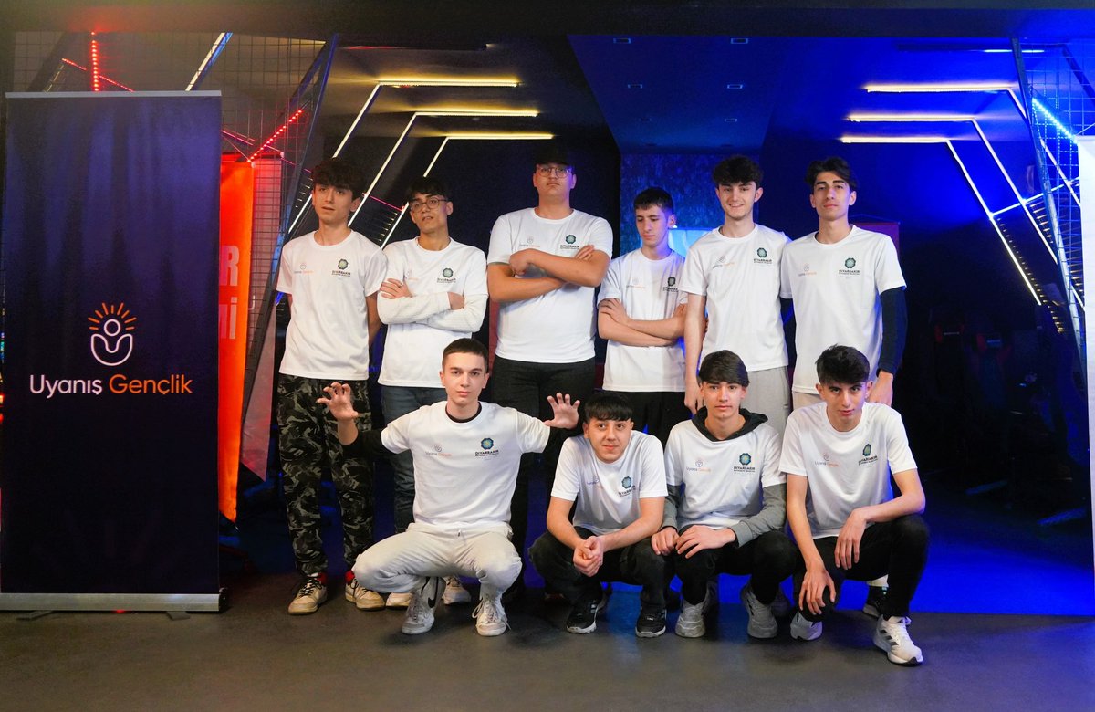 diyarbakirbld's tweet photo. E-Spor Valorant Turnuvamız tamamlandı 👨‍💻 ⚔️

Kıran kırana geçen E-Spor Valorant Turnuvası’nda gençler heyecan dolu dakikalar yaşadı. 🎮

Katılım sağlayan tüm yarışmacılarımızı tebrik ediyoruz. 👏

#BaşımGözümÜstüne #Diyarbakır https://t.co/Ly2aRlvnUN