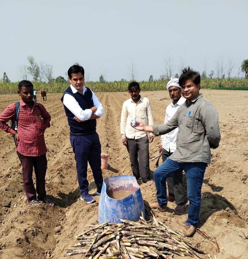 DeHaatTM's tweet photo. At DeHaat, our dedication to farmers goes above & beyond – here it's about standing by them every step of the way.
Here's a glimpse of our team in action, forging strong partnerships with #farmers and empowering them for a prosperous future.
#Agritech #SeedToMarket #Bihar #UP https://t.co/ZesnRJuCqE