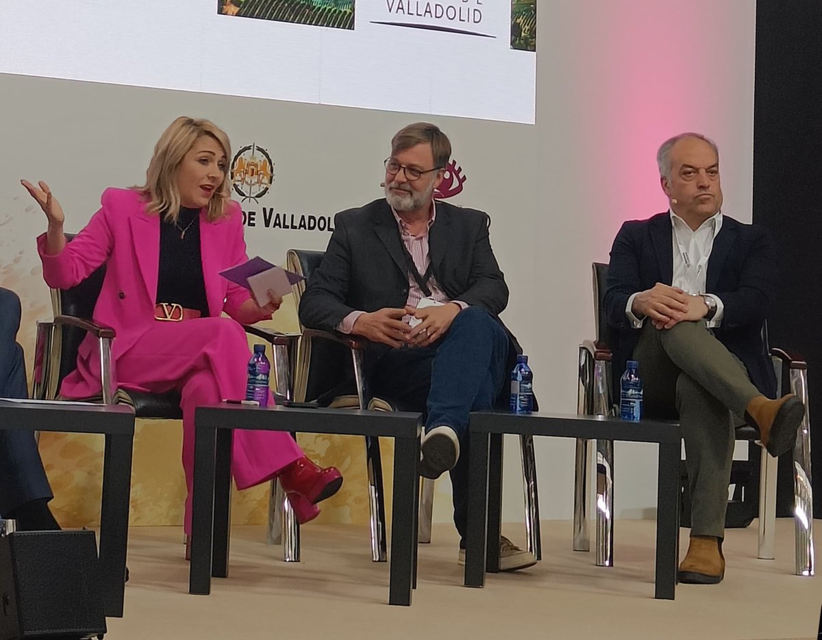 Mesa redonda “Enoturismo con i: identidad, inteligencia, imaginación” en #FINE <a href="/WineTourismExpo/">FINE #WineTourism Marketplace</a> con <a href="/winesandthecity/">Meritxell Falgueras</a> #EleonoraMarconi #JavierBeneyto #FranciscoFuentes y nuestro Coordinador comercial de Casa Vermouth Padró #SinisaCurovic