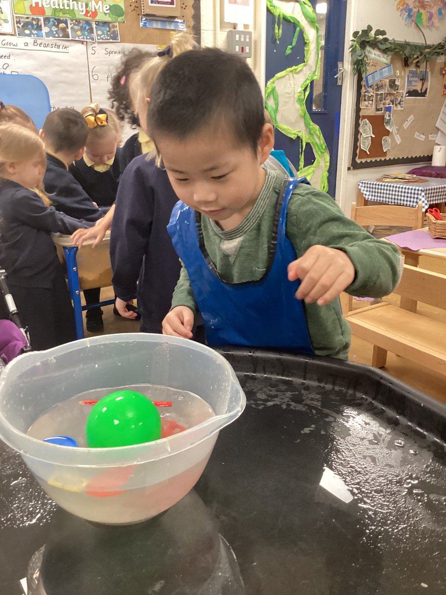 Nursery St Cleopas (@nurstcleopas) on Twitter photo For the next part of our Science Week investigation we looked more closely at our Gingerbread Men and discussed if our original predictions had changed. We explored what ‘melting’, ‘breaking’ and ‘sinking’ looked like. <a href="/stcleopas/">St Cleopas CE Primary Academy</a> #britishscienceweek2024 #stcleopasscience For the next part of our Science Week investigation we looked more closely at our Gingerbread Men and discussed if our original predictions had changed. We explored what ‘melting’, ‘breaking’ and ‘sinking’ looked like. <a href="/stcleopas/">St Cleopas CE Primary Academy</a> #britishscienceweek2024 #stcleopasscience