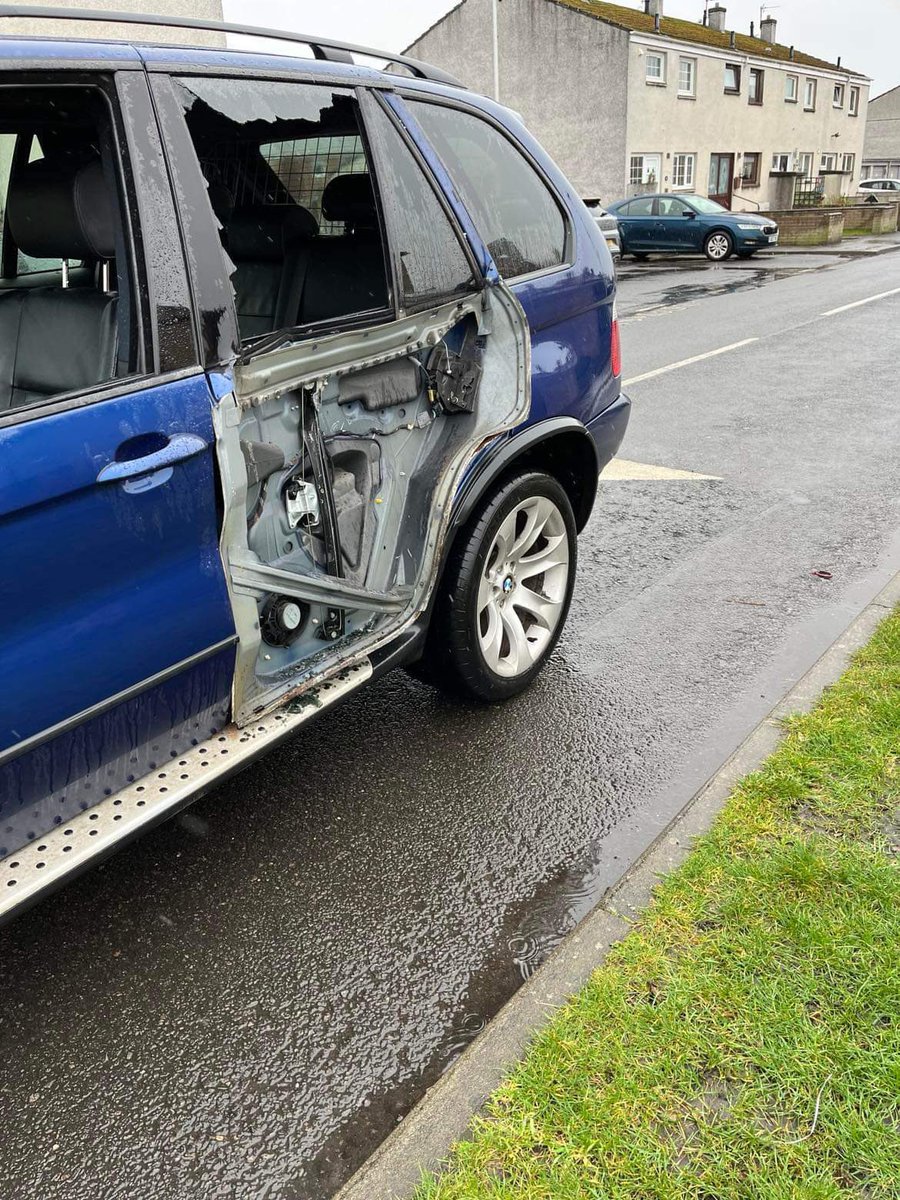 Lee_712's tweet photo. @ELCouncil brilliant start to the day for my Dad, one of your drivers reversed into him, ripped his door off &amp; then drove away… no one has been in contact with him since! 
Horrendous response to something entire their fault, my dad left with a shattered window &amp; smashed door! https://t.co/Fki8PXFsLH