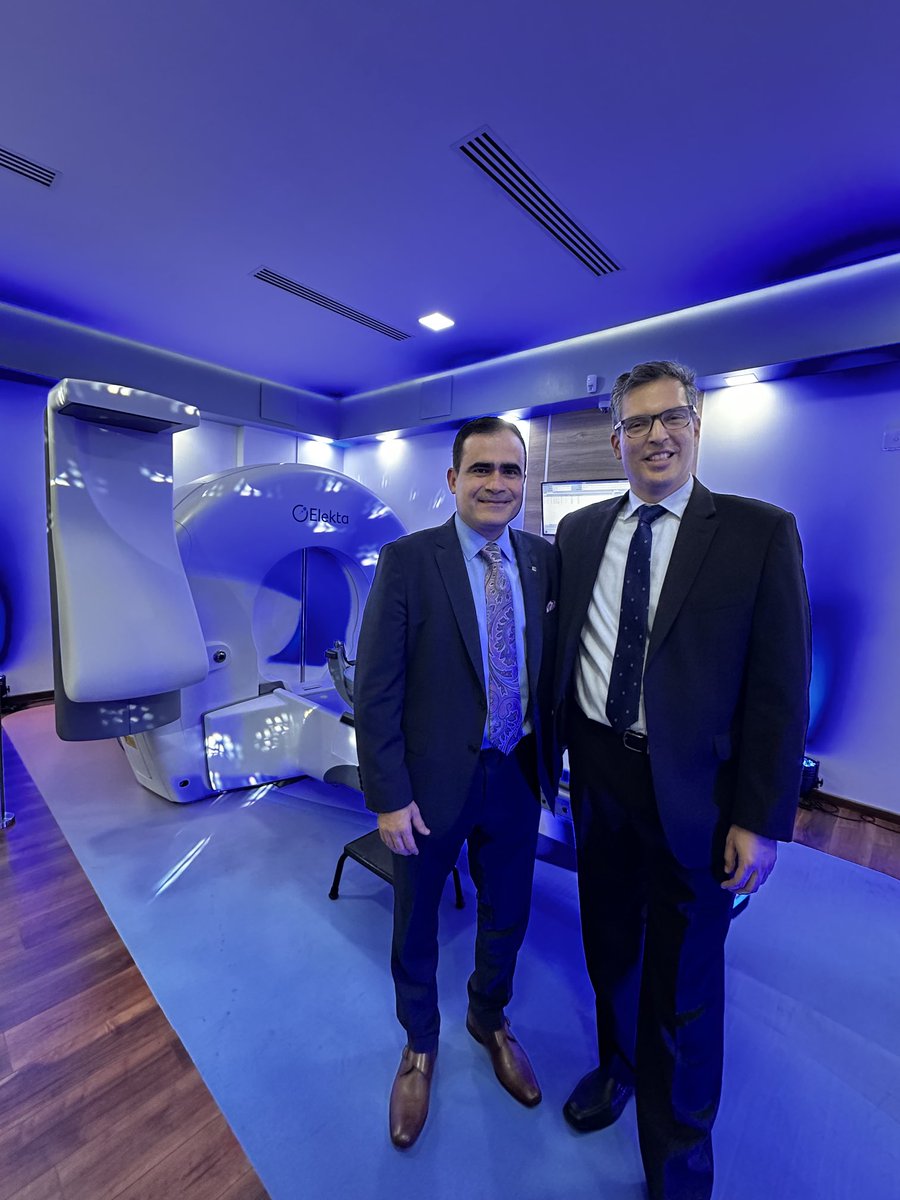 Felicidades mi hermano haciendo historia y cambiando la neurocirugía de la región ⁦<a href="/drlovo/">Eduardo Lovo</a>⁩