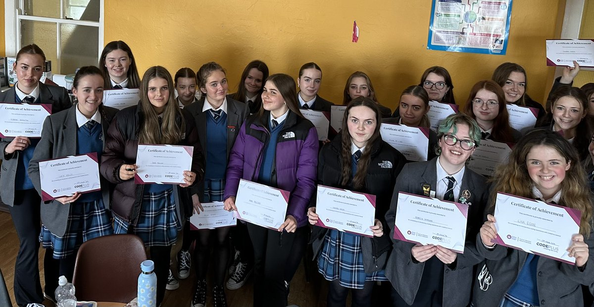 Thanks to the TY girls @highcrosstuam #tuam who joined us for a @scratch Python and @microbit_edu workshop - thanks also to Emer Guinane @Fidelity for zooming in with an informative #TechTalk 😄🙏🏻 #WomenInTech #womeninSTEM #CSEd