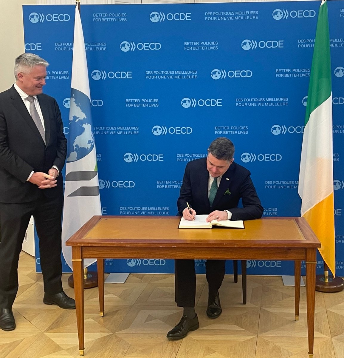 This week, Minister @Paschald met with Secretary General @MathiasCormann at the @OECD ahead of St Patrick’s Day, discussions included issues such as gender equality & trust in public institutions. Our engagement with the OECD is key to 🇮🇪 building #betterpoliciesforbetterlives