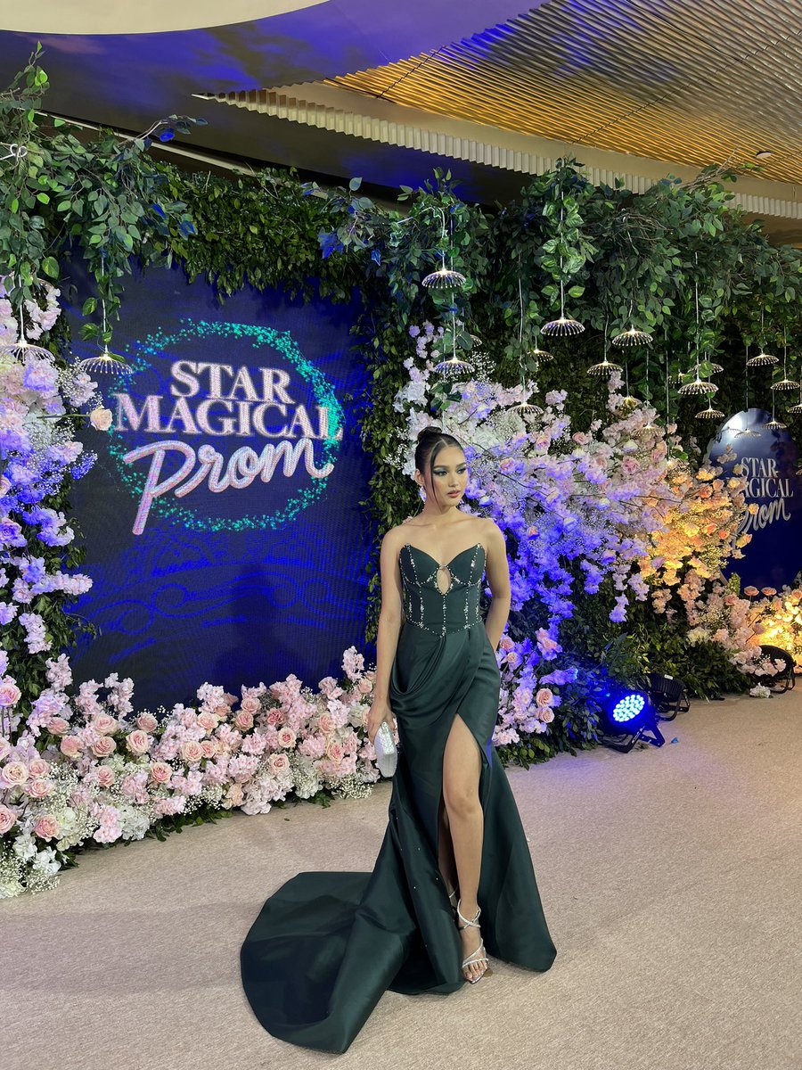 Karina Bautista is a lovely young woman as she graces the ivory carpet of the #StarMagicalProm2024. #StarMagicalFairytaleNight | via @iannagayle LIVE: youtube.com/watch?v=AJbPiq…