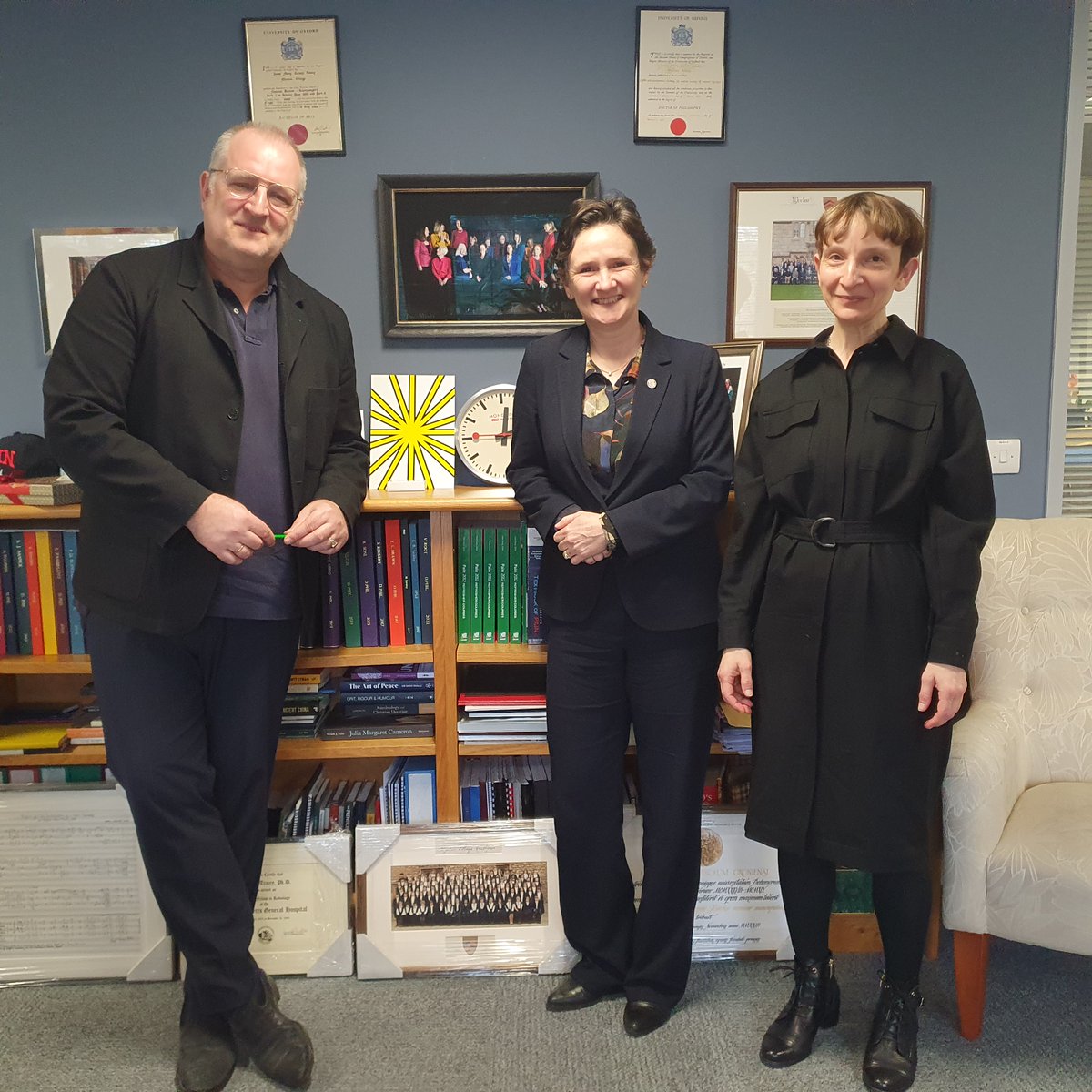 UdK_Berlin_'s tweet photo. @UniofOxford x #UdKBerlin Partnership in Arts and Humanities: Professor*innen der UdK Berlin treffen auf Wissenschaftler*innen der University of Oxford. Die Reise ist ein Auftaktsbesuch im Rahmen des kürzlich unterzeichneten Memorandum of Understanding.
@TORCHOxford @OxHumanities https://t.co/VkdTyQIeGo