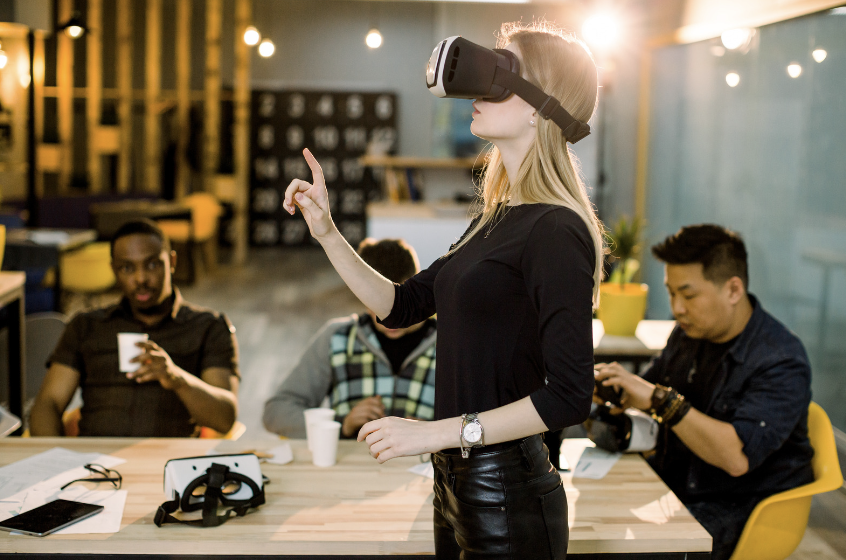 indux_r's tweet photo. π #INDUXR first workshop for Use Case 1 "LivemediaXR OmniConferences" is a wrap!β¨
πINDUX-R technologies explore how we can alleviate barriers related to distance and limited mobility.
πAnd how to give access to knowledge to more participants via AI driven applications. β¨ https://t.co/nQKPTd5DQA