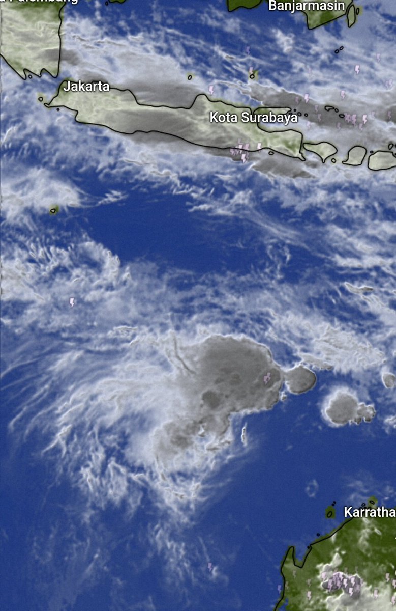 citra satelit cuaca pukul 19.15  WIB 14/04/2024 untuk wilayah DIY Jateng dan Jatim. berikut posisi siklon tropis di Selatan Jawa.