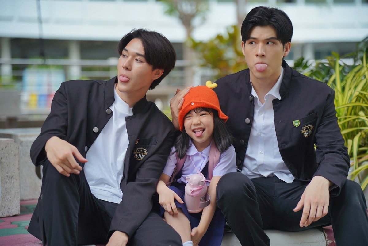 วันว่างๆของเซนต์กับชิน ช่วยกันเลี้ยงน้อง 😝🐥

#HighSchoolFrenemy 
#GMMTV 
<a href="/skywongraveee/">Wongravee Nateetorn</a> <a href="/Hirunkit_/">Hirunkit Nani</a>