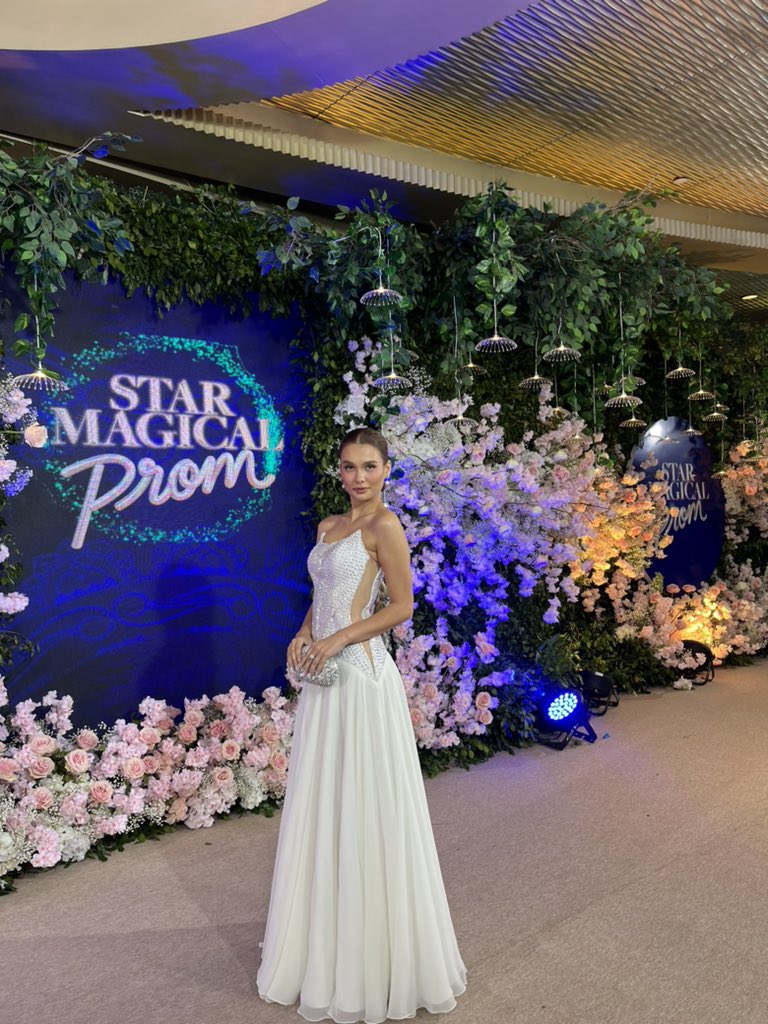 Anji Salvacion looks so dreamy as she gracefully walk the ivory carpet of the #StarMagicalProm2024. @ABSCBNNews